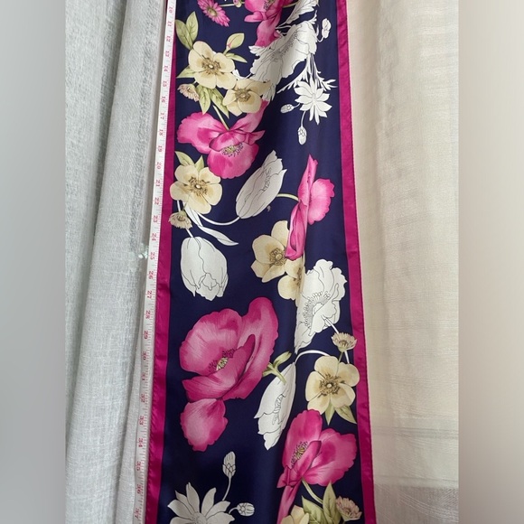 Oscar by Oscar de la Renta Scarf - Picture 16 of 16